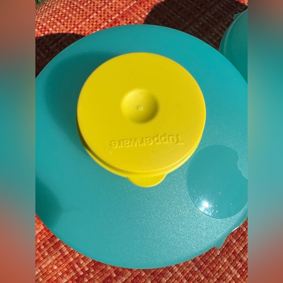 4PC NEW TUPPERWARE 2 ROUND KEEPERS 2 SMIDGETS SANDWICH BAGEL SALAD SNACKS CEREAL - Picture 3 of 5